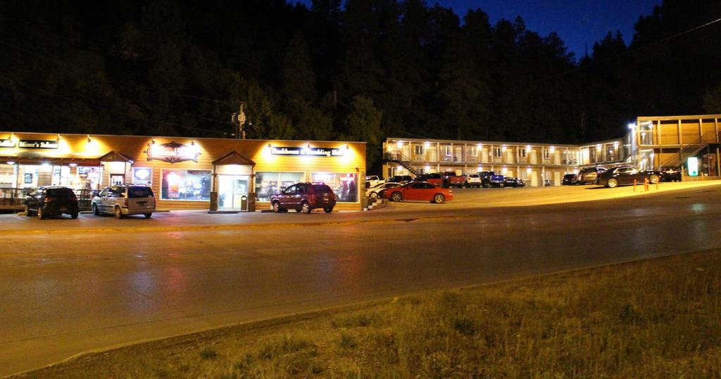 במוטל Deadwood Station Bunkhouse And Gambling Hall מראה חיצוני תמונה